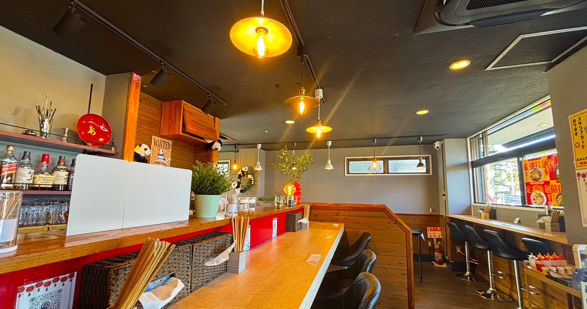 ラーメン頂店内